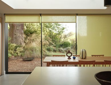 Die Vorteile von akkubetriebenen Raffvorhang- und Rollo-Systemen