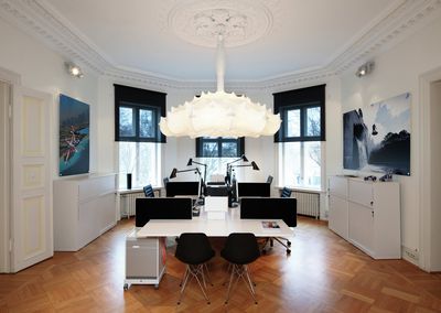 Systèmes stores enrouleurs, Multiscreen 1-10%, Room shot "Red Bull Office", Oslo, Norway