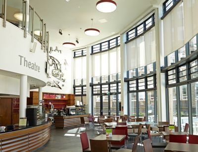 Rollo-Systeme, SG 4970, Multiscreen 1-10%, Room shot "Durham Gateway", Durham, United Kingdom